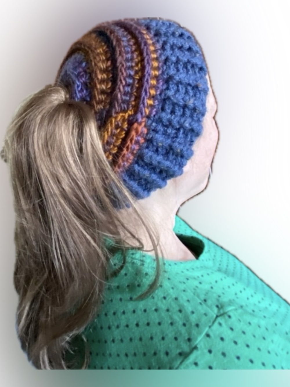 NEW Lovely  hand knit ponytail beanie hat, OS